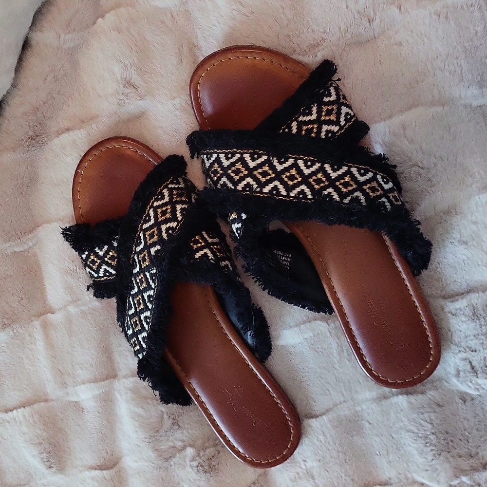 Universal Thread Black and Tan Patterned Slide Sandals